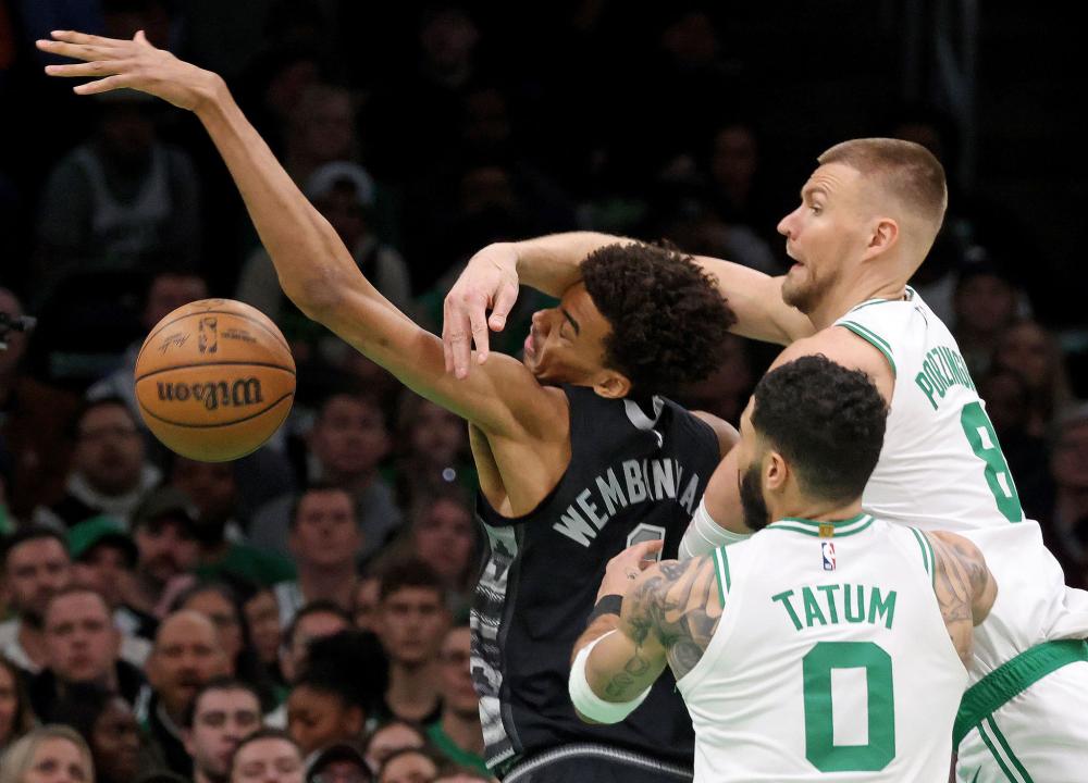 赛场背后的 赛场背后的