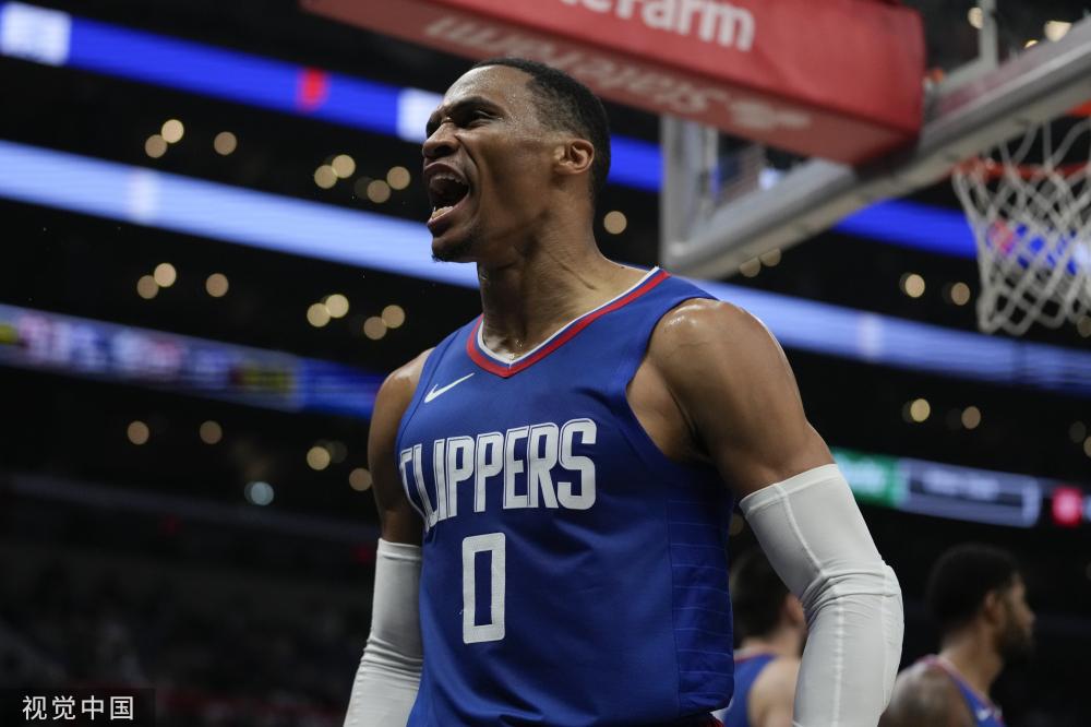 足球赛场上 足球赛场上